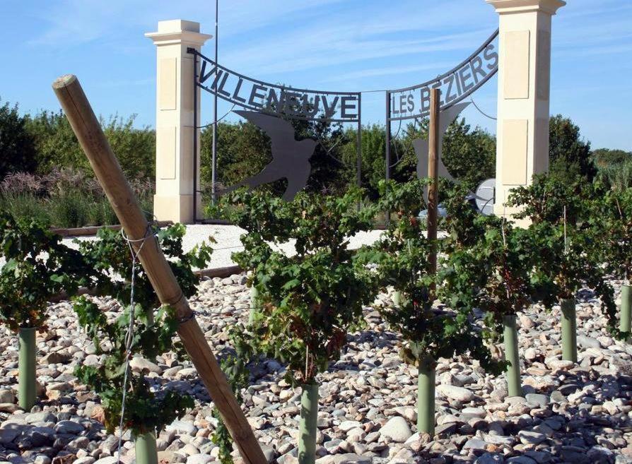 Hotel Las Cigalas Villeneuve-les-Beziers Bagian luar foto